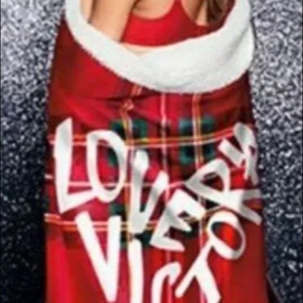 🛑SOLD🛑 Victoria Secret Plaid Sherpa Blanket - Picture 6 of 6